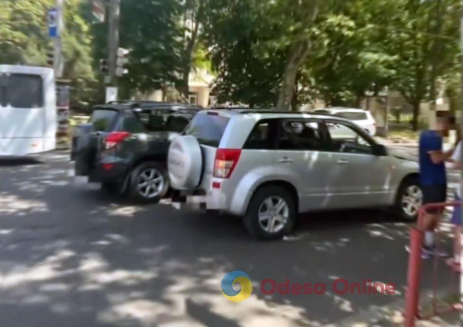 В Одессе автомобиль Suzuki сбил женщину
