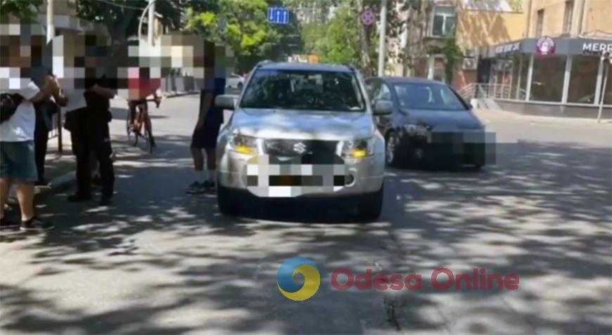 В Одессе автомобиль Suzuki сбил женщину