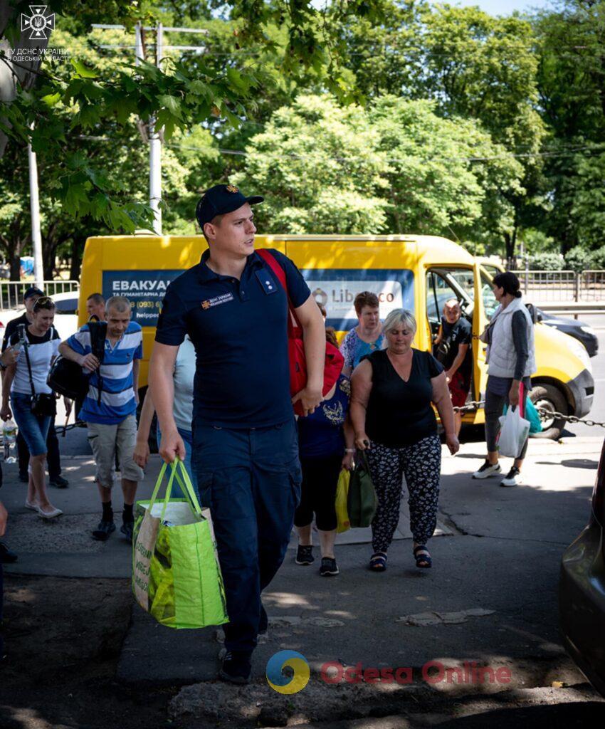 До Одеси прибули евакуаційні автобуси з Херсонщини (фото)