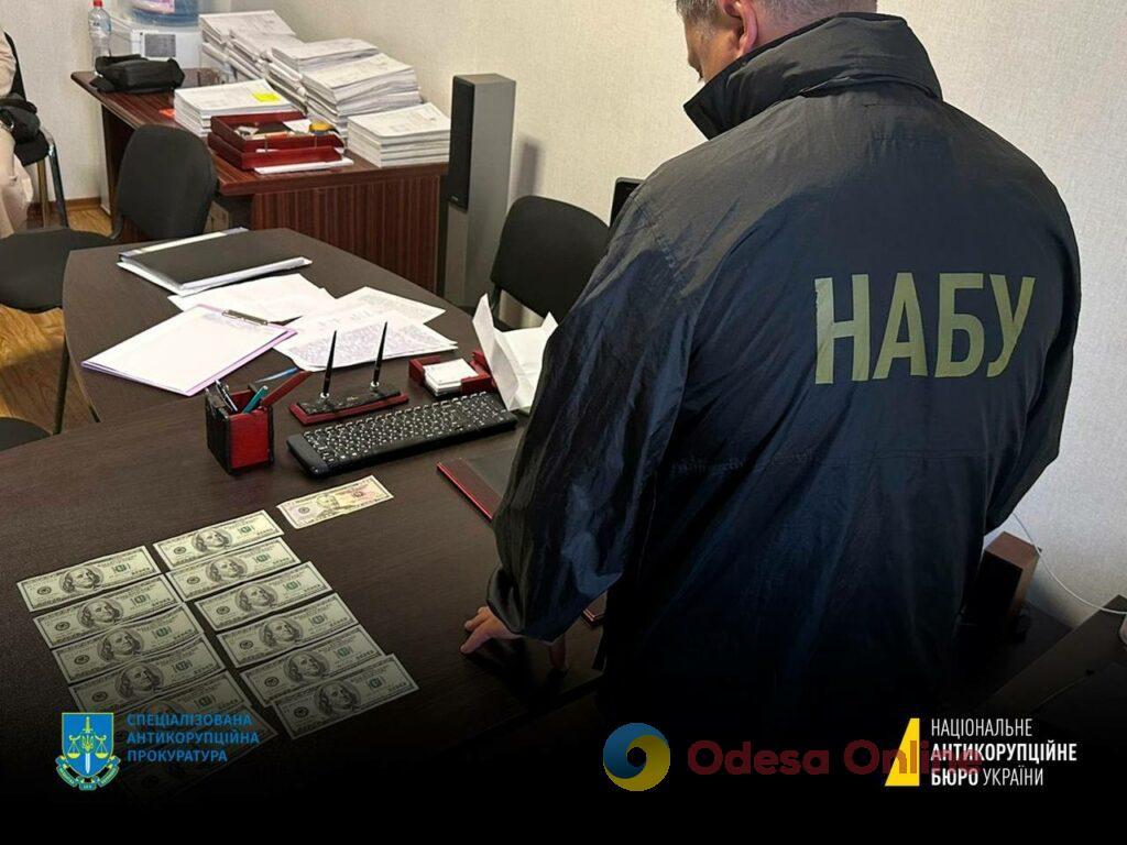 Ціна питання – 2 тисячі доларів: в Одесі на хабарі затримали адвоката