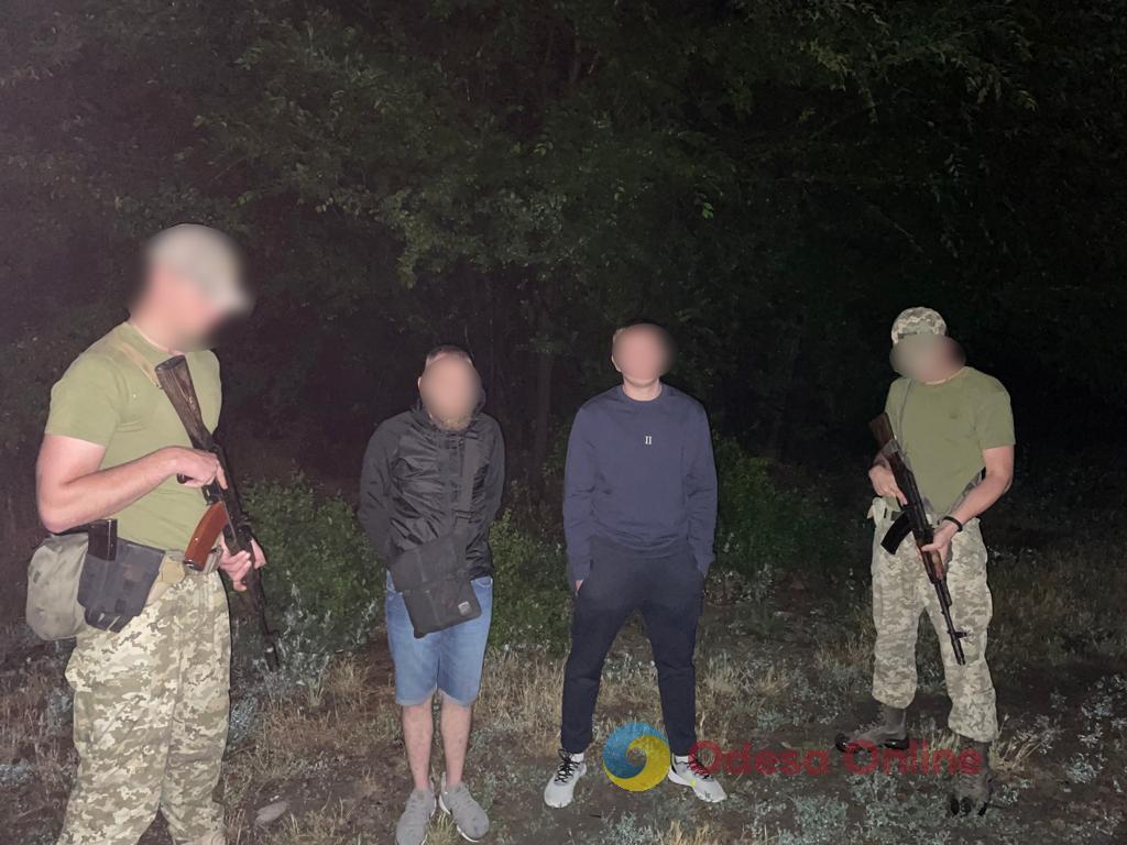 Одесские пограничники в течение суток задержали одного иностранца и двоих соотечественников