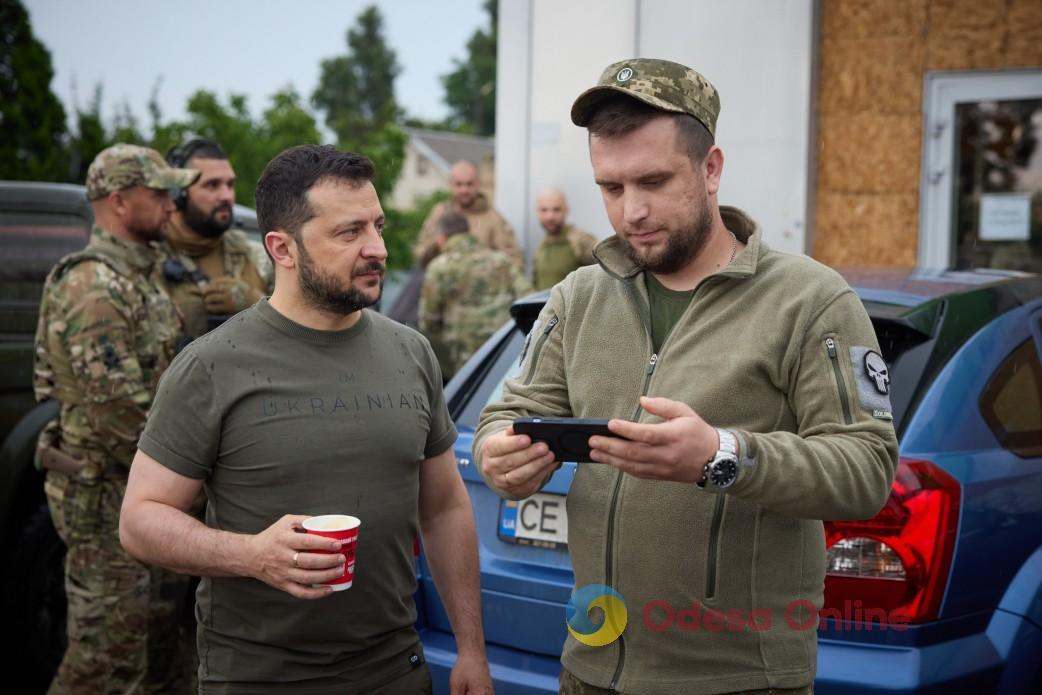 Зеленский посетил подразделения ВСУ, отличившиеся на Бахмутском направлении