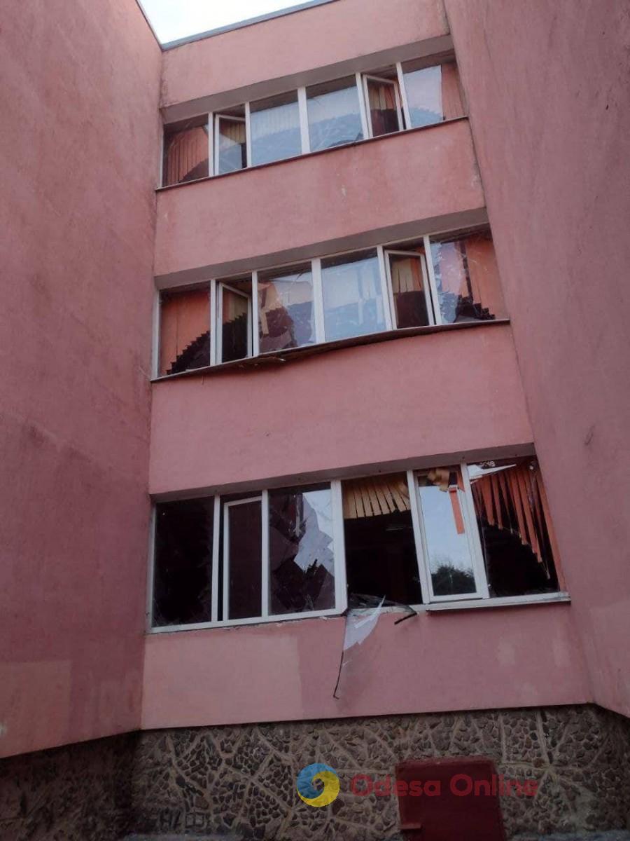 В Одессе из-за ночной атаки россиян повреждены две школы и три садика