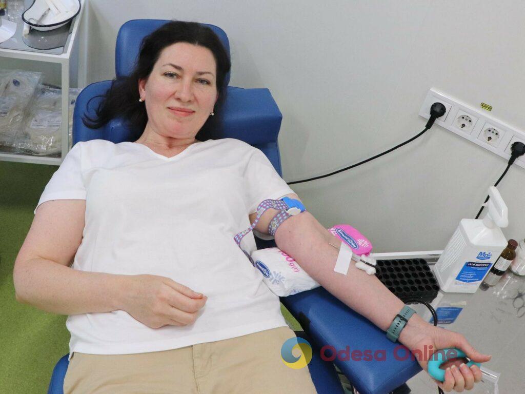 «Сдай кровь — спаси жизнь»: более 200 одесских медиков поделятся кровью с ранеными
