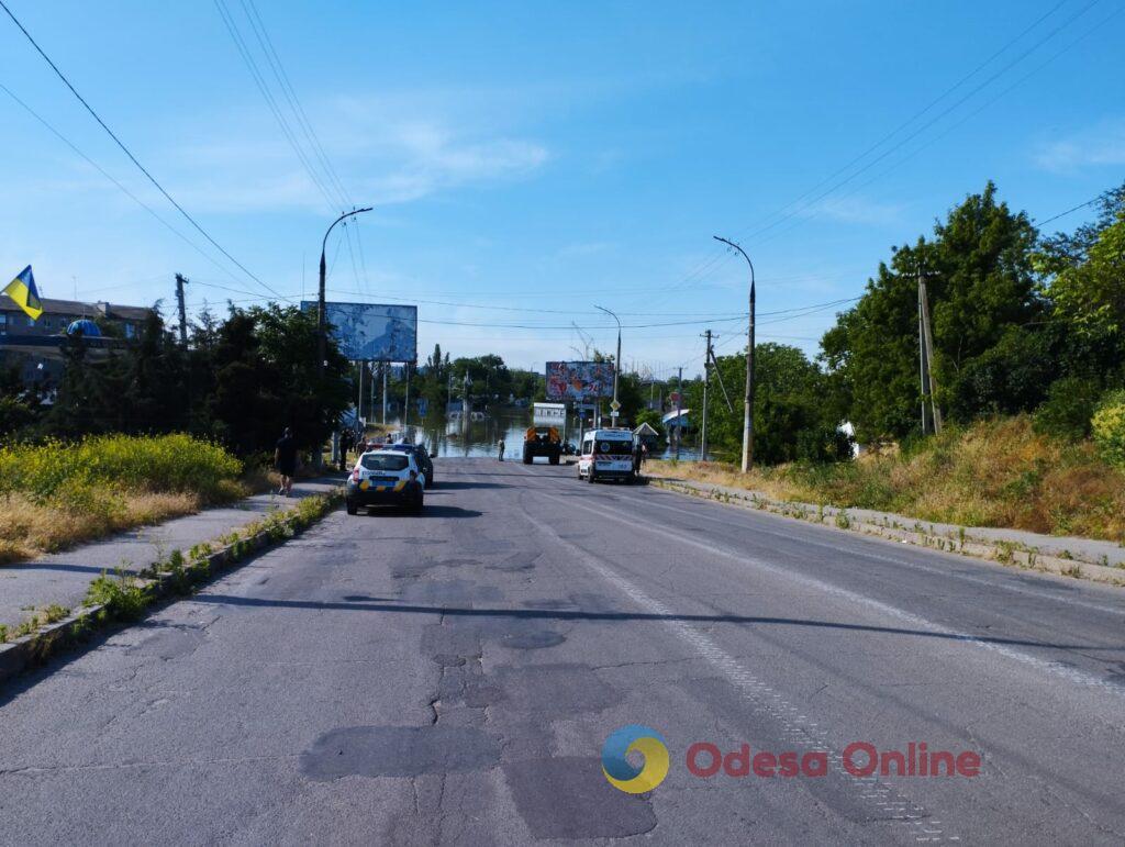 Одеські поліцейські під обстрілами евакуюють жителів Херсонської області