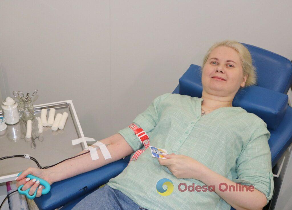 «Здай кров — врятуй життя»: за тиждень понад 100 співробітників медзакладів Одеси здали донорську кров (фото)