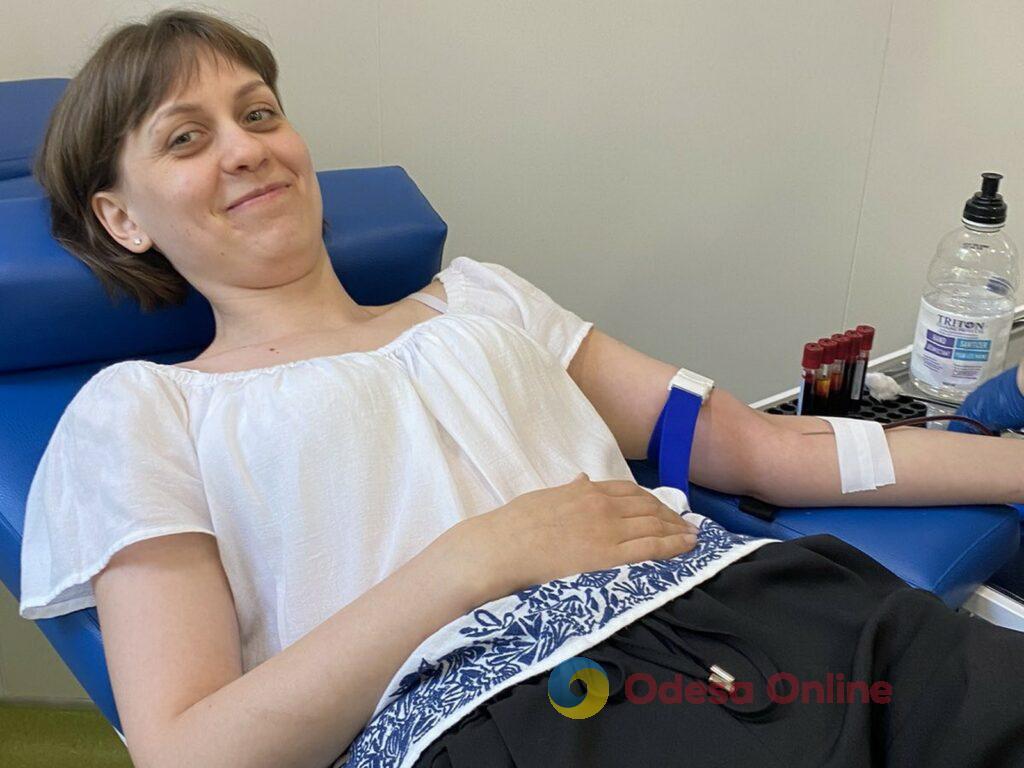 «Здай кров — врятуй життя»: за тиждень понад 100 співробітників медзакладів Одеси здали донорську кров (фото)