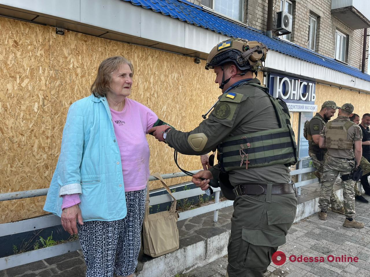 Нацгвардійці з Одеси забезпечують евакуацію на Херсонщині (фото)