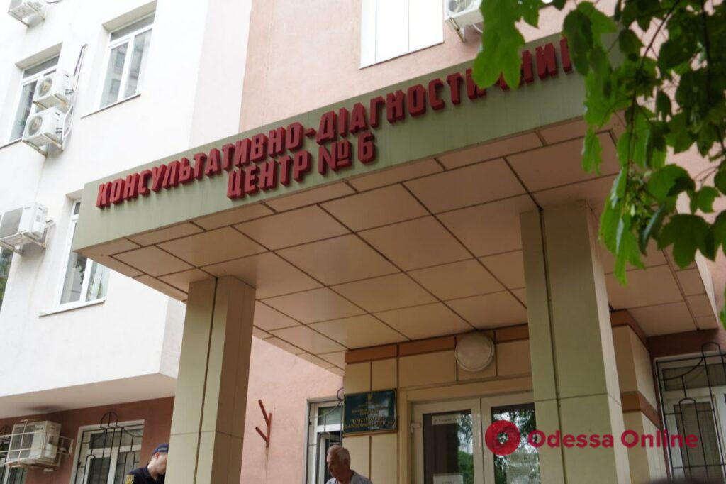 В одному із медзакладів Одеси відмовилися відкрити укриття для перевірки — «бо вихідний день» (фото, відео)