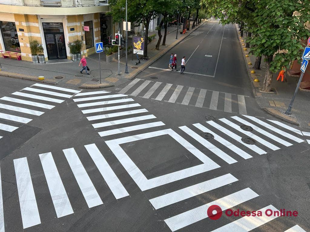 В Одессе появился первый диагональный пешеходный переход (фото)