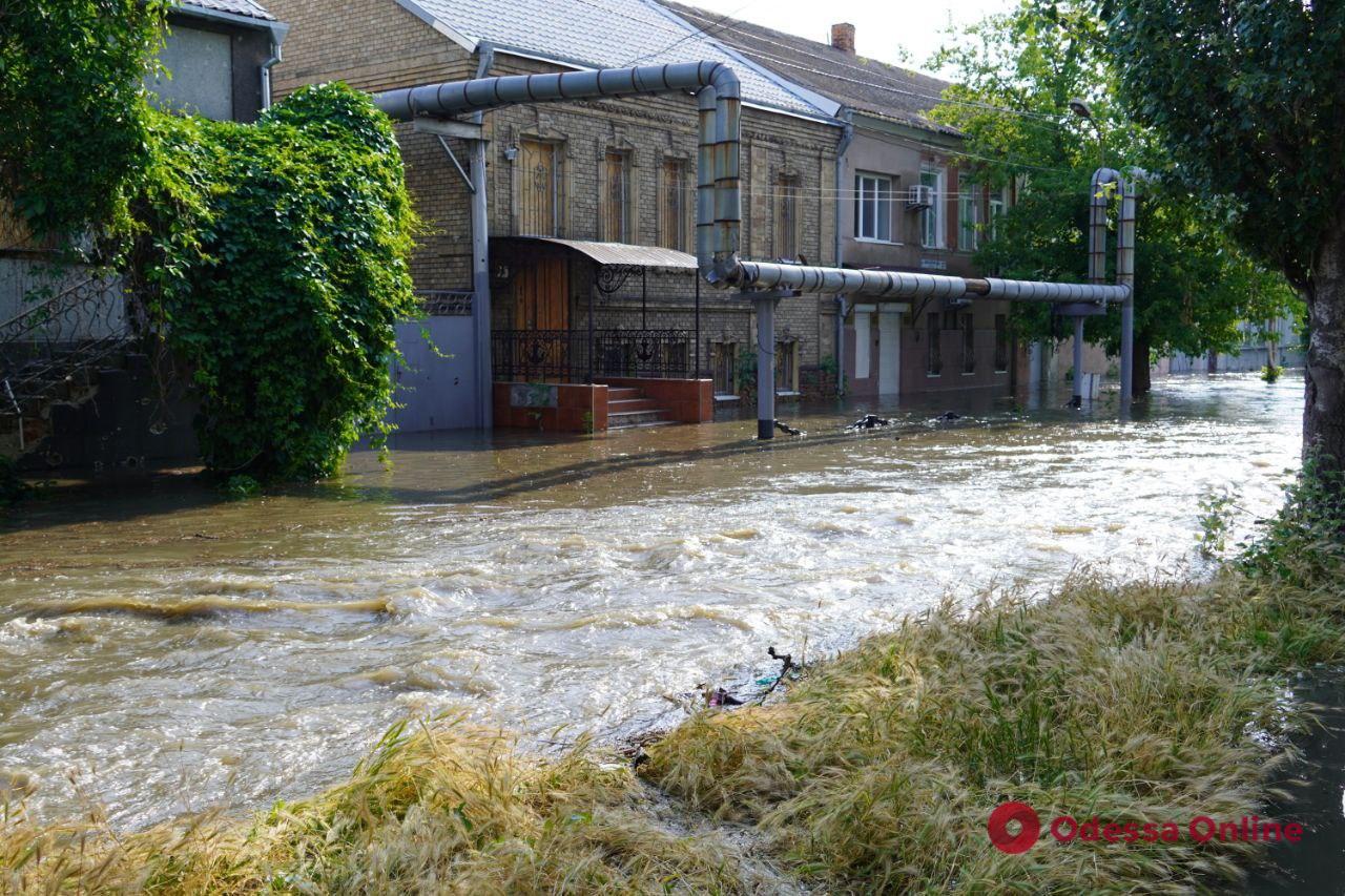 Затоплений Херсон після теракту на Каховській ГЕС (фото)