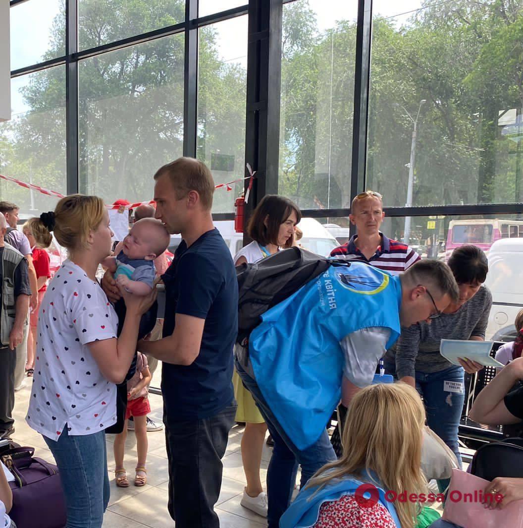 До Одеси прибули більше сотні евакуйованих з Херсонської області