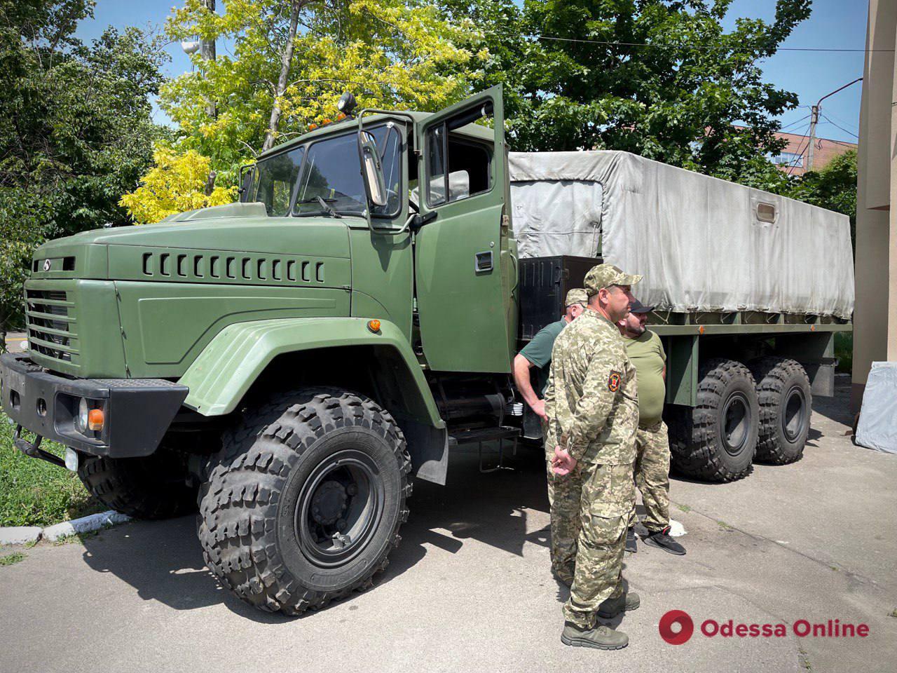 Міська влада передала одеській бригаді ТРО вантажівку підвищеної прохідності, – мерія