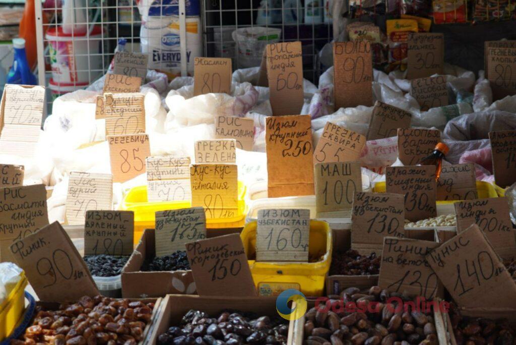 Бринза, вишня та кабачок: суботні ціни на одеському Привозі