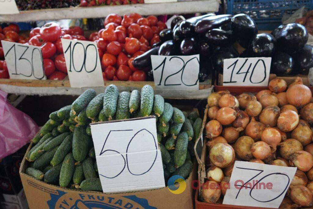 Бринза, вишня та кабачок: суботні ціни на одеському Привозі