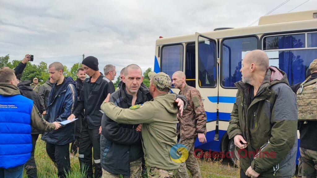 Из российского плена вернулись 95 украинских защитников (фото)