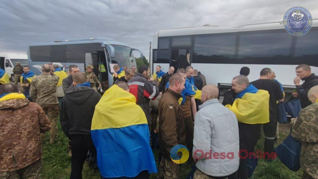 Из российского плена вернулись 95 украинских защитников (фото)