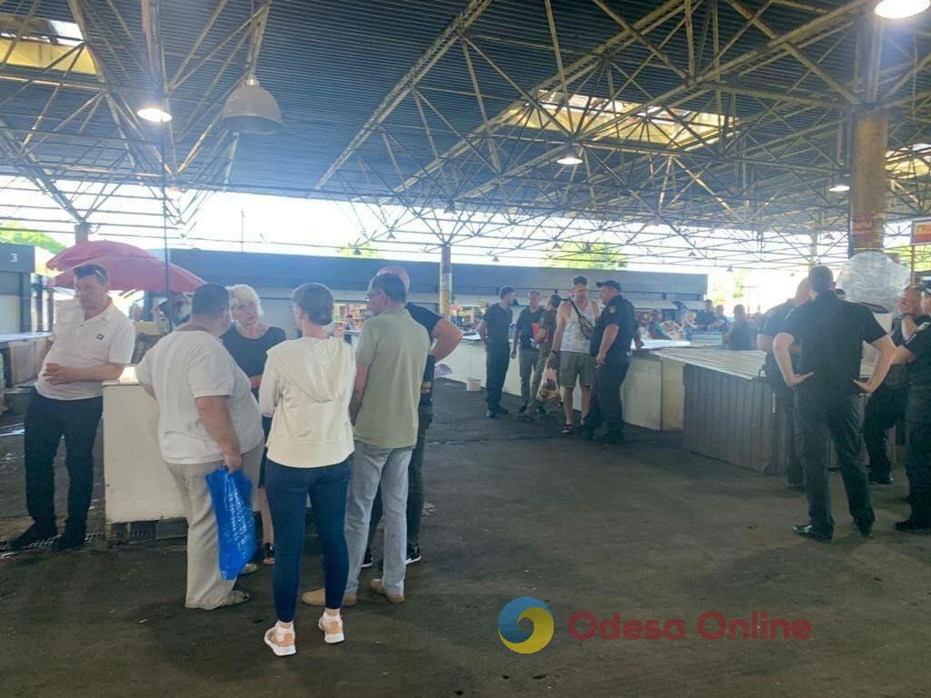 Торговцям рибою на одеських ринках влаштували перевірки