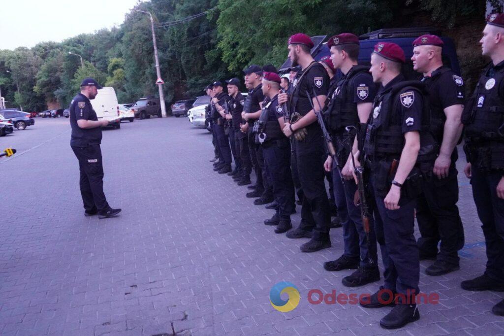 Аркадія у темряві: одеська поліція провела рейд по розважальних закладах (фоторепортаж)