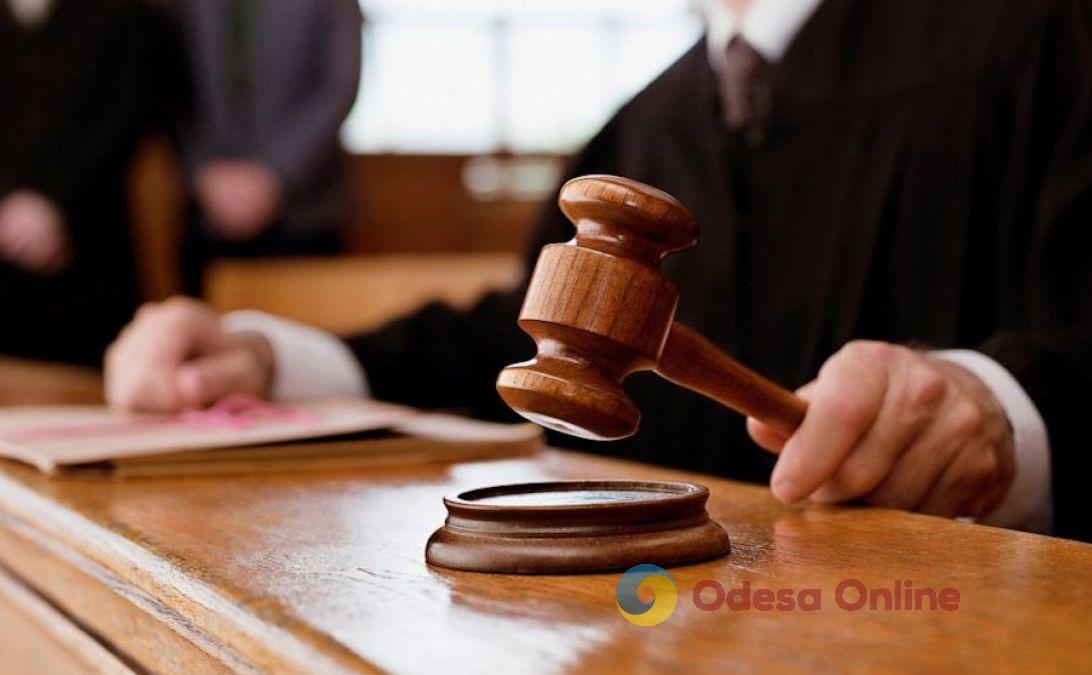 Жителя Одещини засудили за незаконні оборудки з наркотиками та зброєю