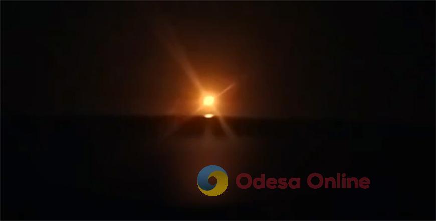 В ОК «Юг» показали, как отбивали ночную атаку дронов и «Калибров» на Одессу и Николаев (видеофакт)
