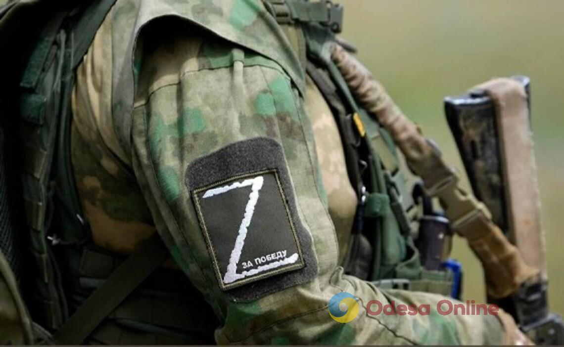 Росіяни викрали меблі з пологового будинку на Луганщині та облаштовують його під польовий шпиталь