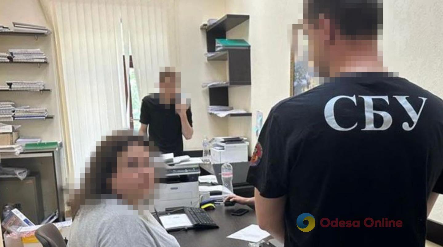 Украли более 24 млн гривен: попавшихся на рейдерстве депутата Одесского облсовета и его жену уличили еще в одном преступлении