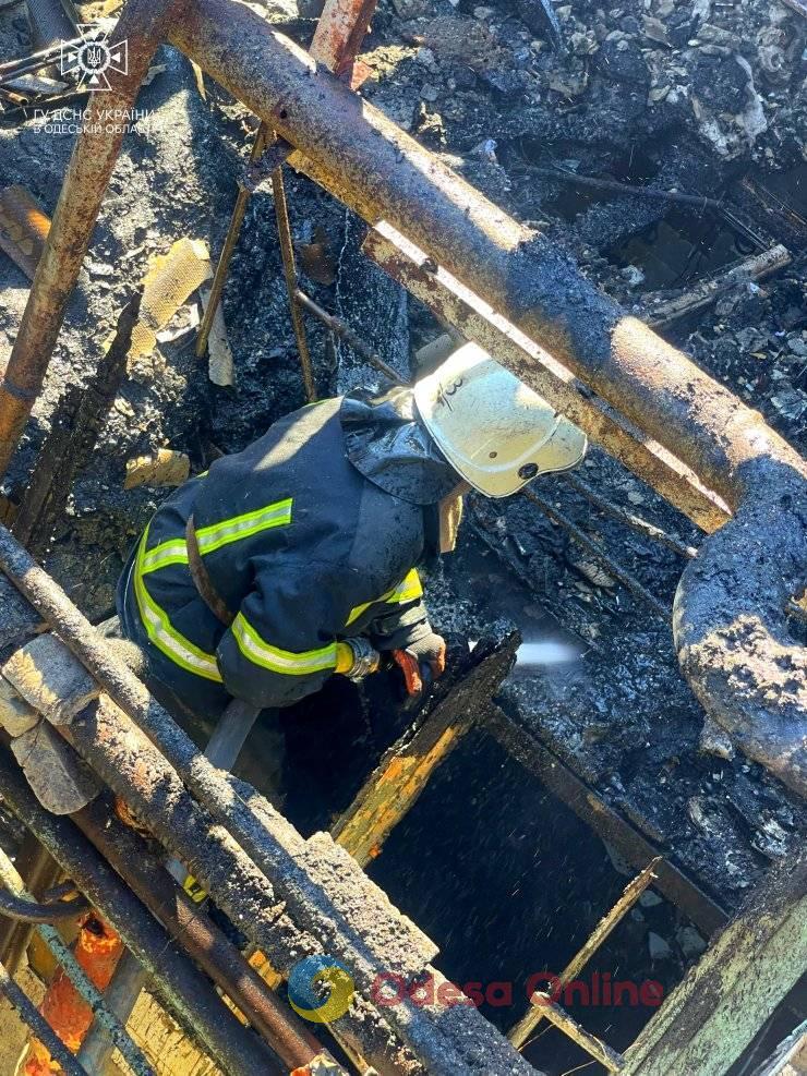 Одеса: у Високому провулку горіла двоповерхова будівля (фото, відео)