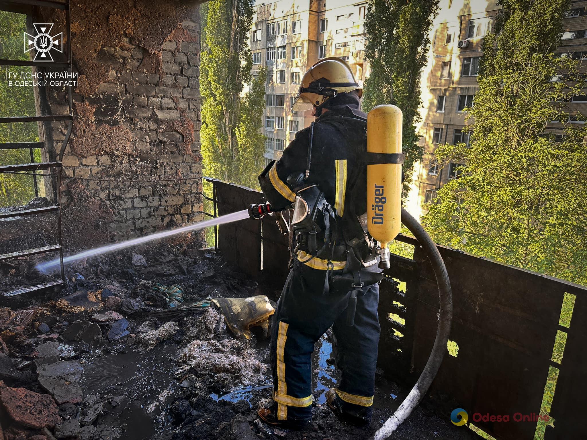 В Одессе на поселке Котовского горел балкон девятиэтажки