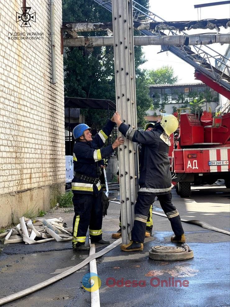 Одеса: у Високому провулку горіла двоповерхова будівля (фото, відео)