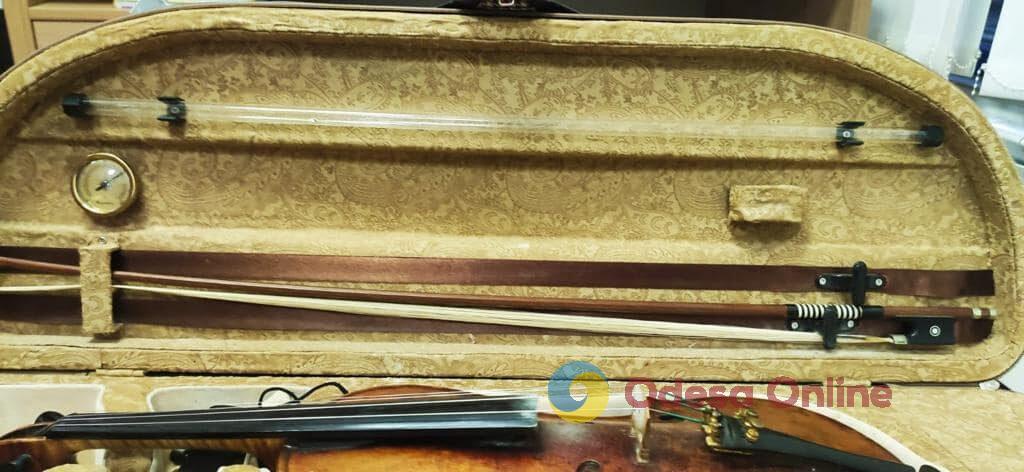 З Одеської області за кордон намагалися вивезти скрипку Страдіварі