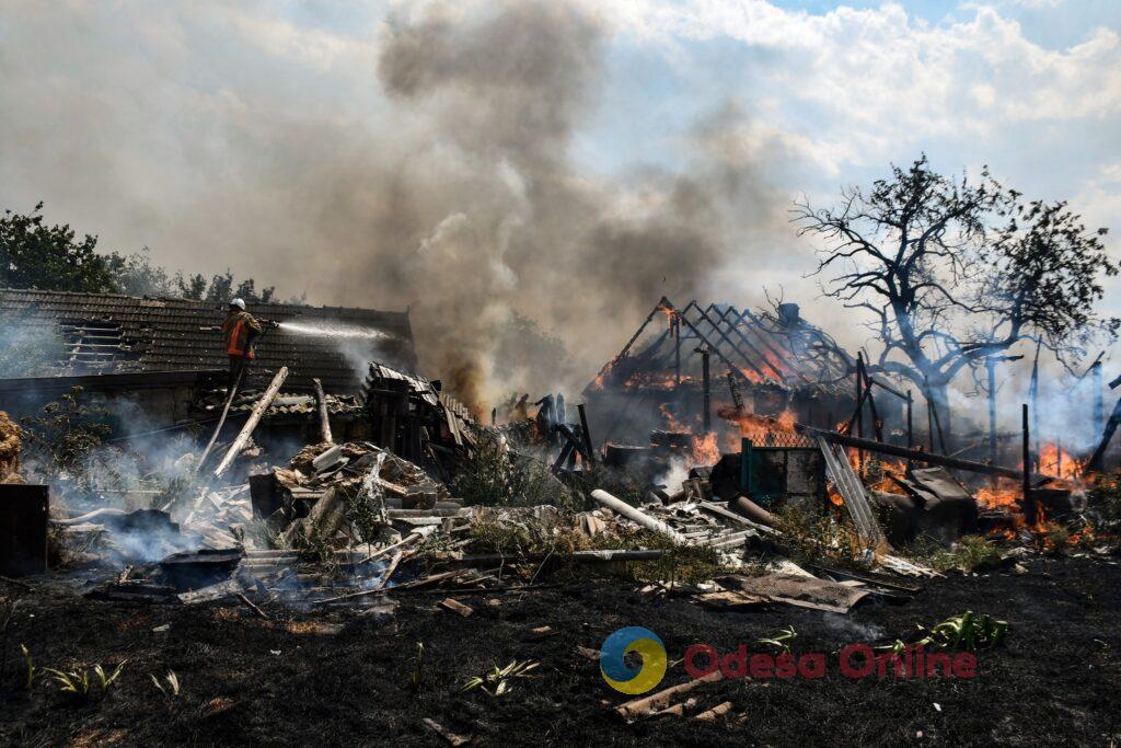 На Миколаївщині горять і детонують заміновані поля