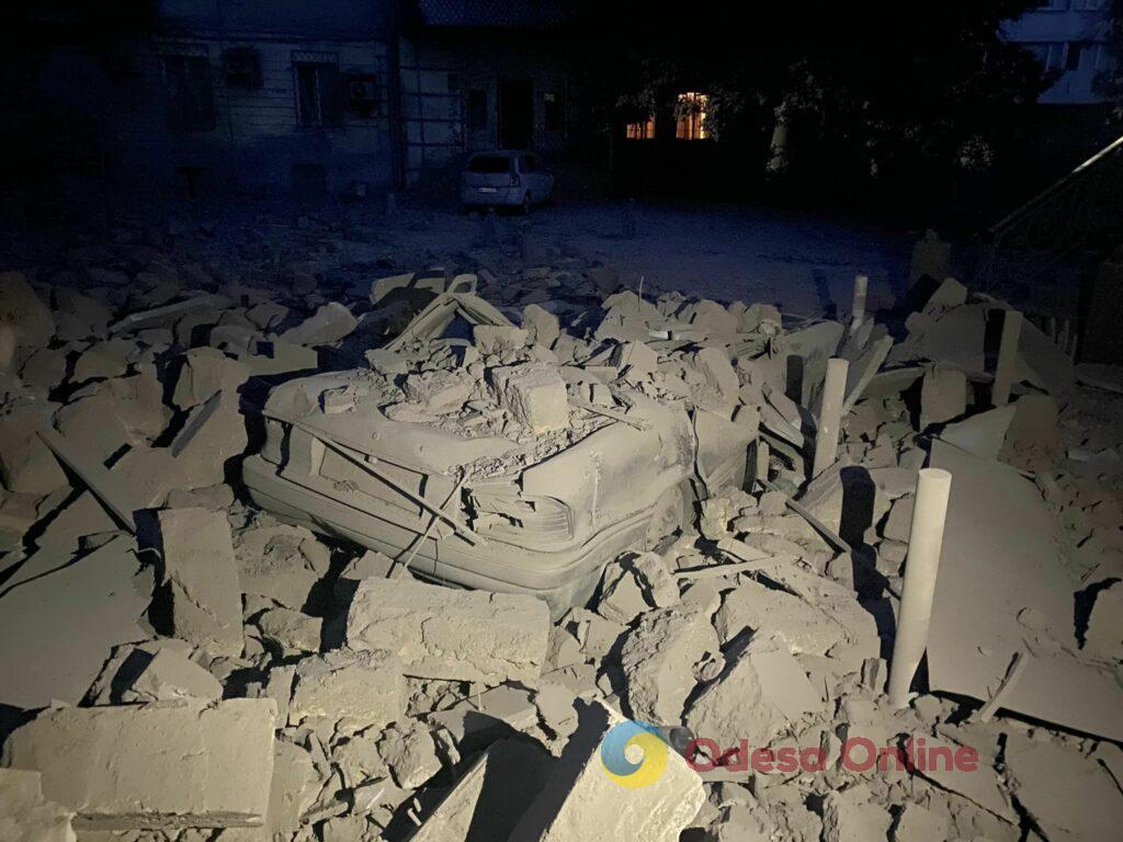 Ночной удар по Одессе: пострадали шесть жилых домов и два памятника архитектуры, 19 человек ранены и один погиб (фоторепортаж)