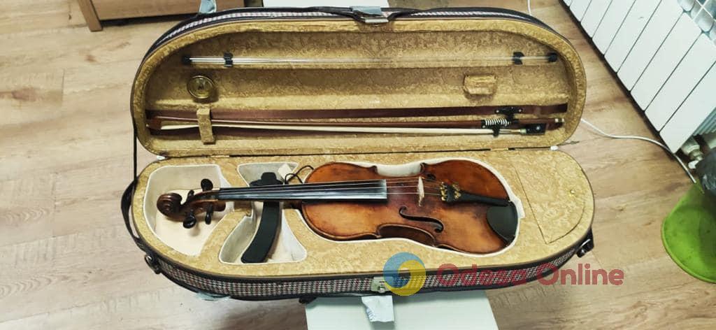 Из Одесской области за границу пытались вывезти скрипку Страдивари