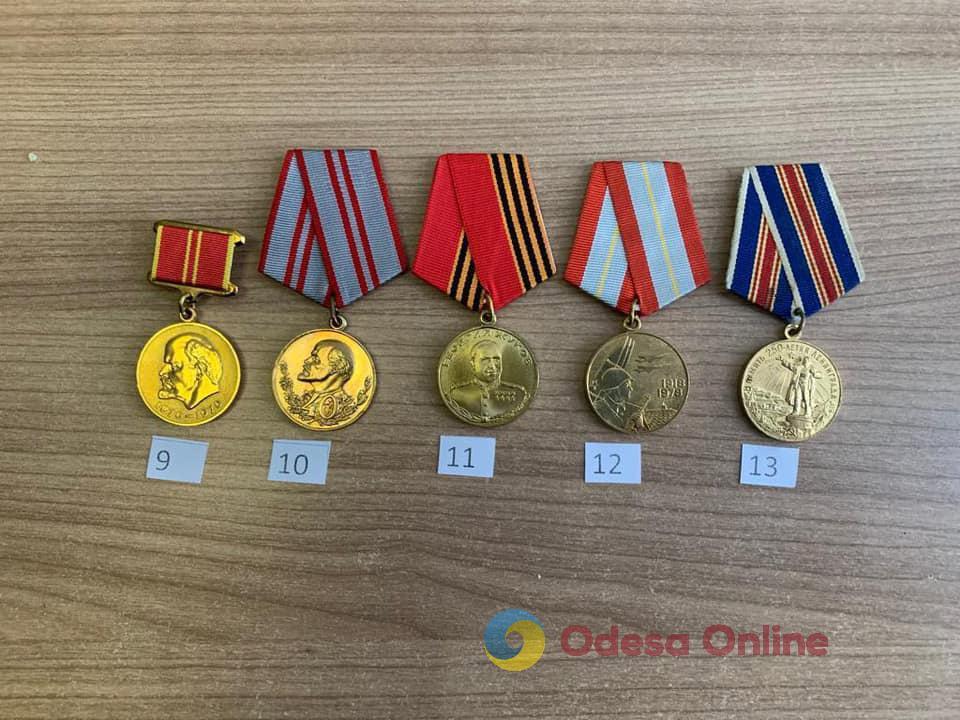 Одесская область: женщина пыталась вывезти из Украины ордена и медали времен СССР