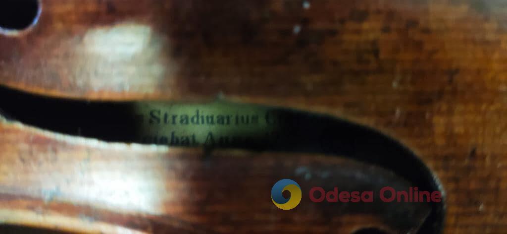 З Одеської області за кордон намагалися вивезти скрипку Страдіварі