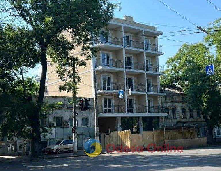 Самовольное строительство на Степовой: суд вернул громаде земельный участок и разрешил снести незаконный многоэтажный дом