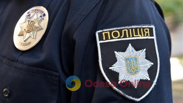 Возле «Привоза» одесские патрульные помешали попытке самоубийства