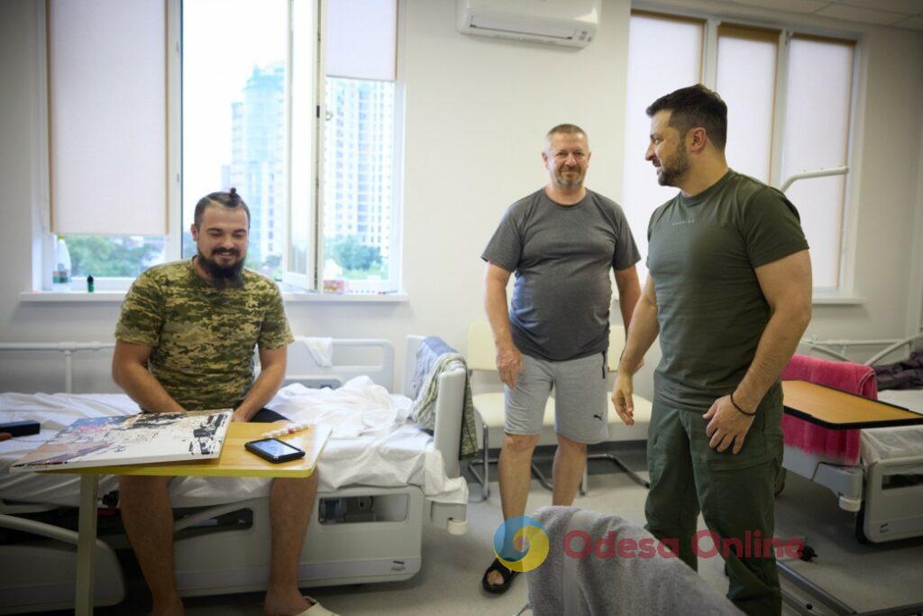 Одесса: Зеленский посетил реабилитационные отделения, где украинские защитники проходят восстановительное лечение