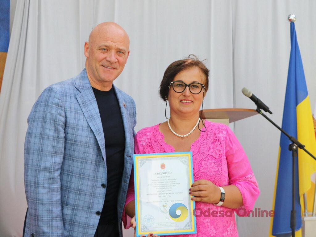 День медпрацівників: мер Одеси привітав медиків зі святом та вручив почесні нагороди