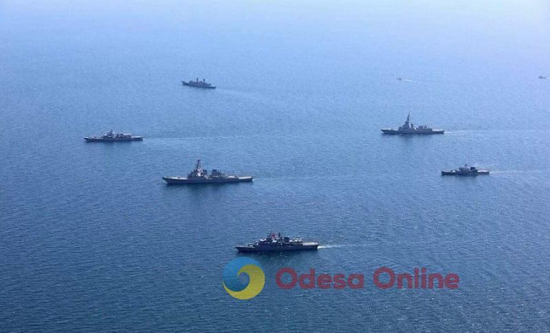 В Черном море на дежурстве находятся семь вражеских кораблей