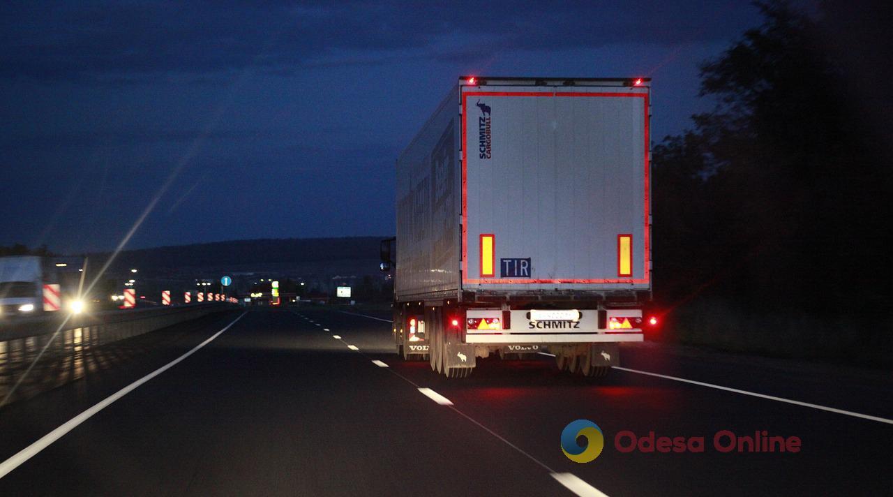 Одесская область: за четыре дня перевозчики получили почти тысячу пропусков на ночной проезд