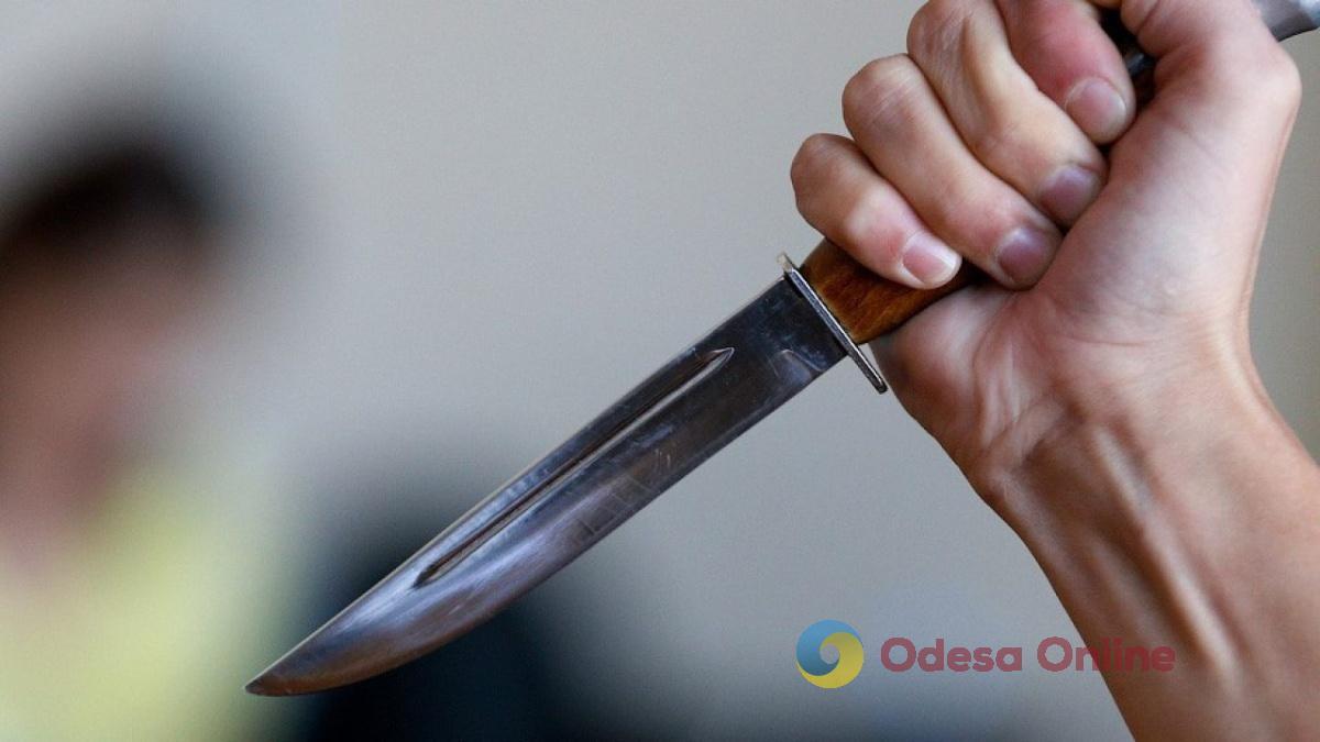 В Одессе мужчина ранил ножом соседа, сделавшего замечание его сожительнице