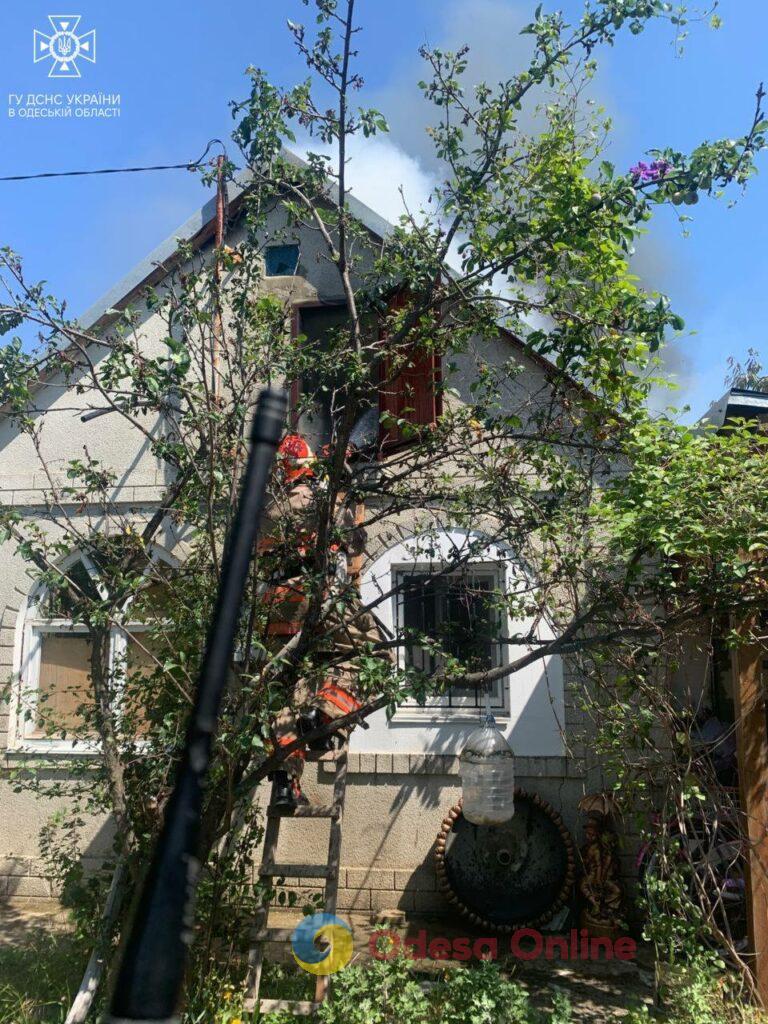 Под Одессой едва не сгорел дотла частный жилой дом (фото)
