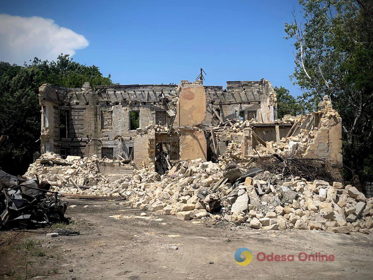 «Це свавілля»: мер Одеси прокоментував демонтаж столітньої будівлі біля парку Шевченка (фото, відео)