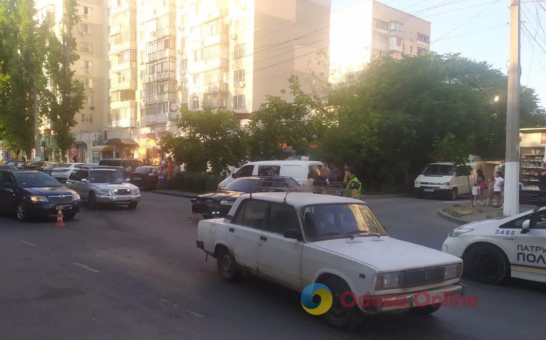 Одесса: на Рихтера столкнулись легковушки и маршрутка – образовалась пробка