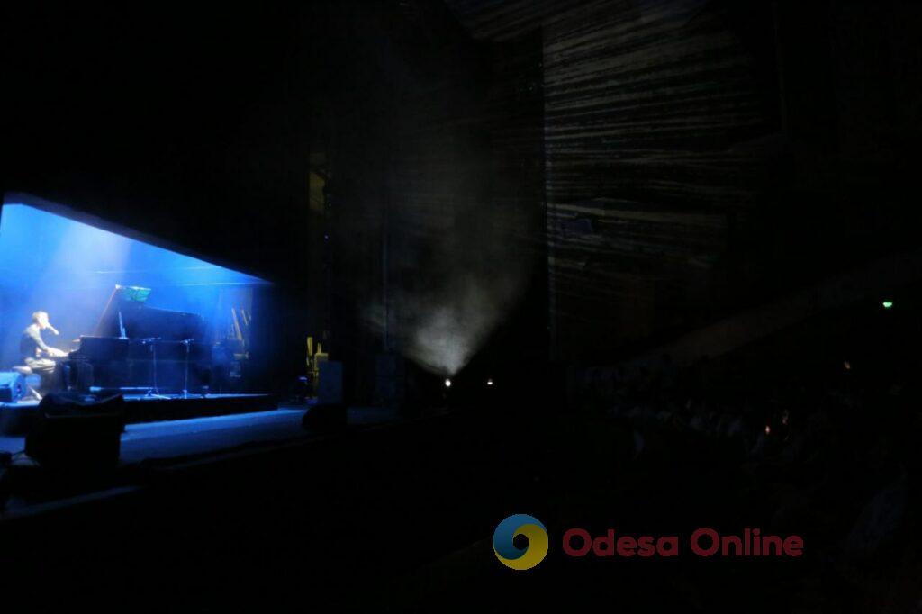 «Наближаємо перемогу»: в Одесі відбувся благодійний вечір-концерт Святослава Вакарчука (фото, відео)