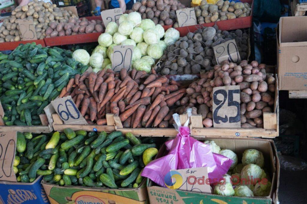Кавуни, дині та кукурудза: суботні ціни на Привозі (фоторепортаж)