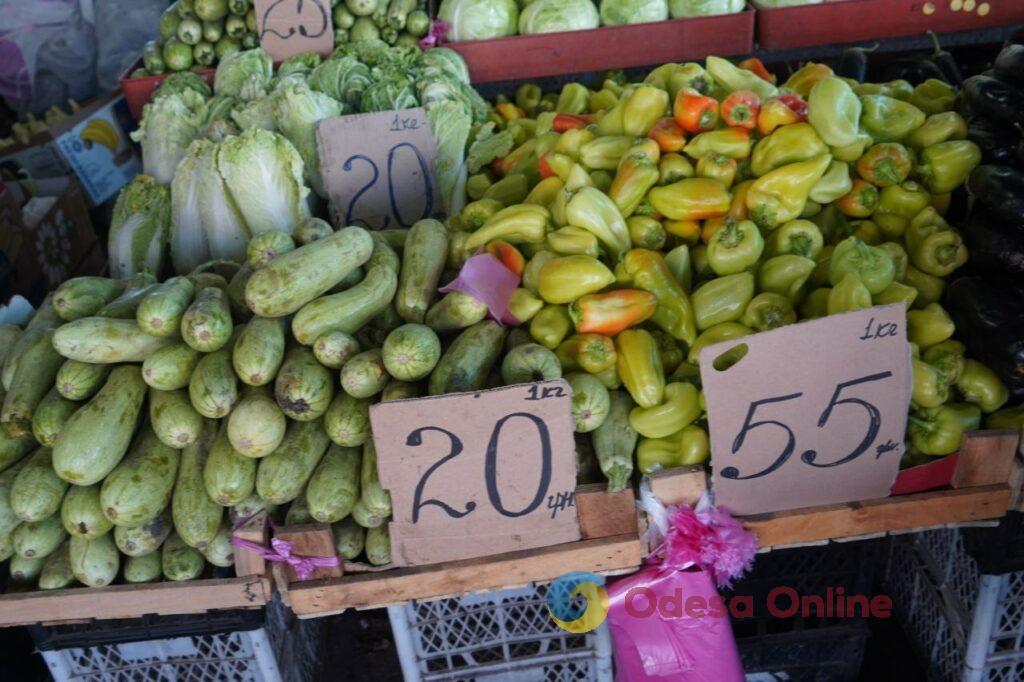 Арбузы, дыни и кукуруза: субботние цены на привозе (фоторепортаж)