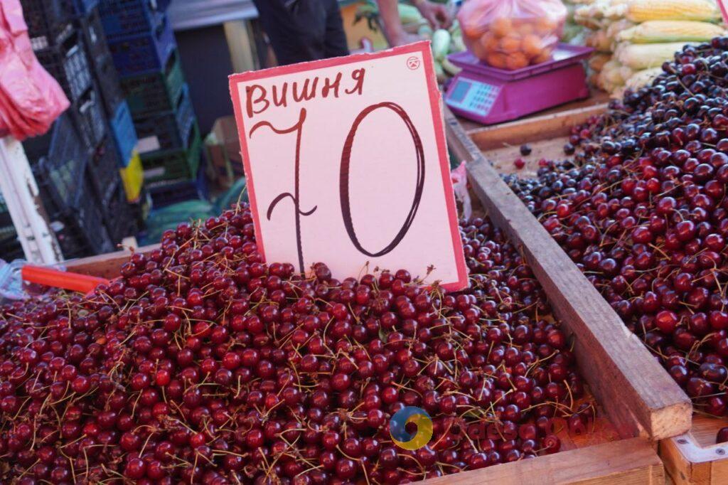 Кавуни, дині та кукурудза: суботні ціни на Привозі (фоторепортаж)